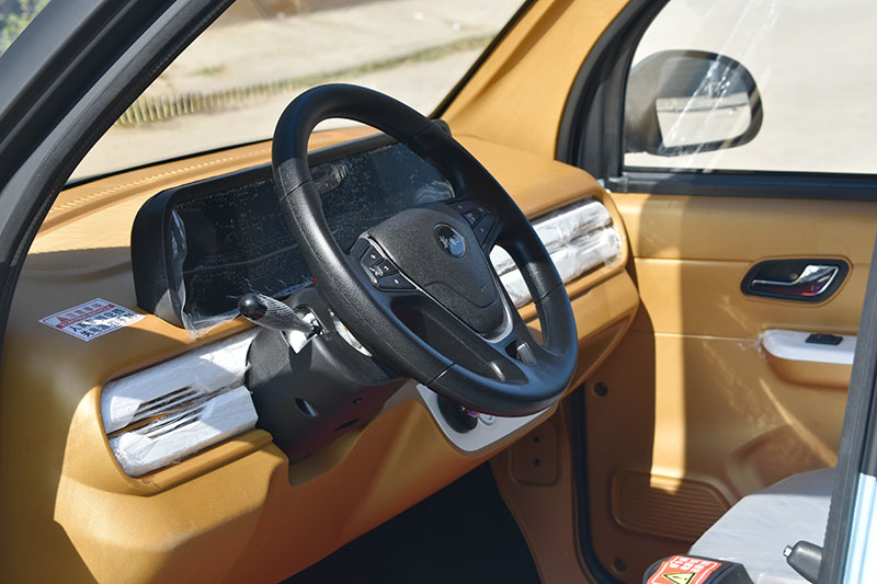 全封闭电动三轮车